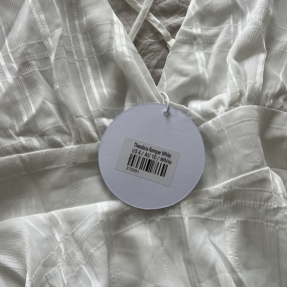 white romper princess polly - Picture 4 of 5